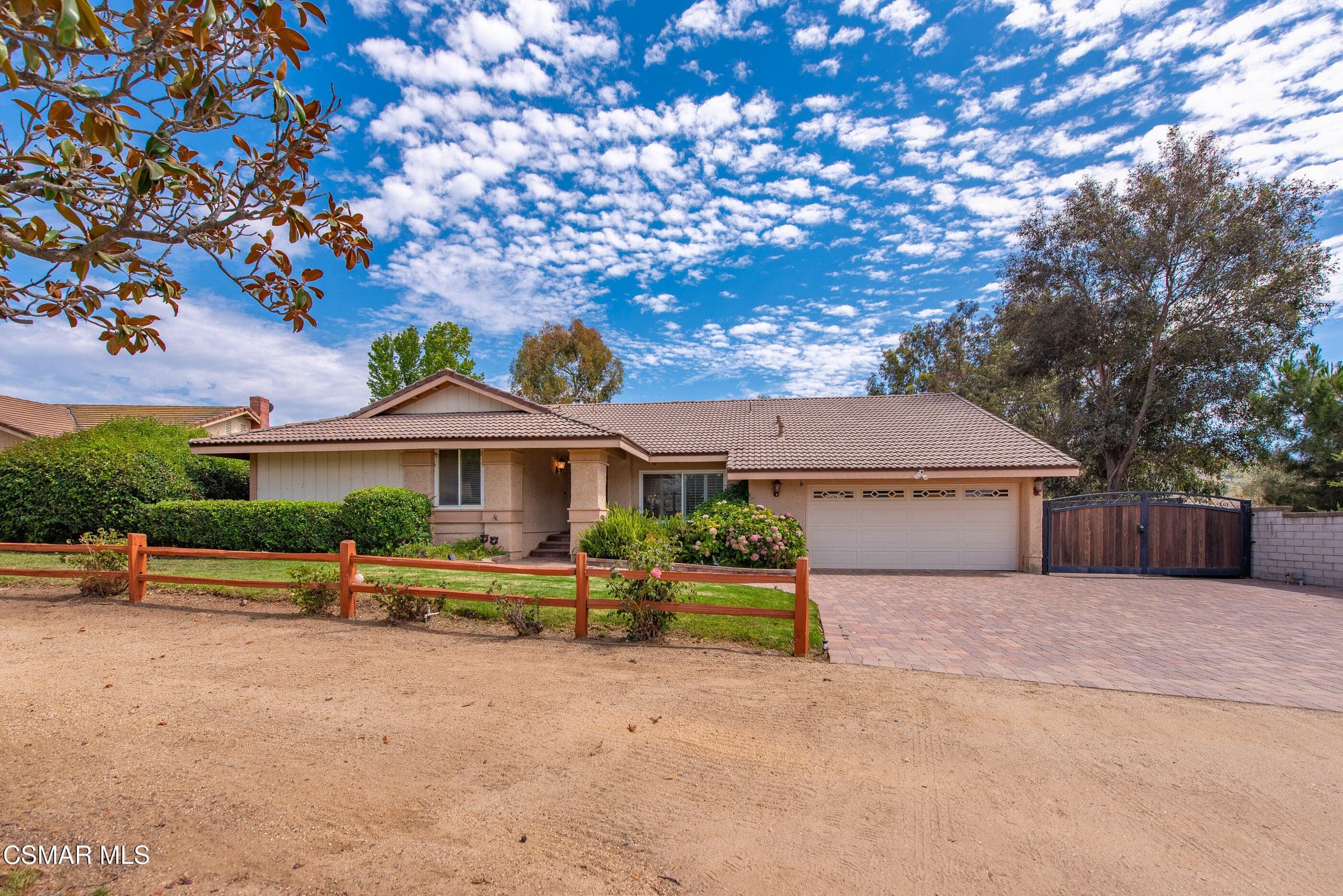 Beautiful sweeping lot in cul-de-sac